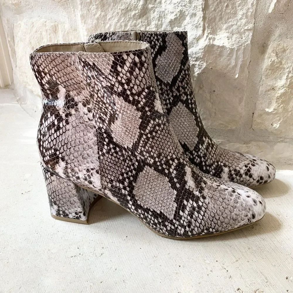 Chinese Laundry Womens Tan‎ Black Snake Daria Block Heel Ankle Bootie 8M